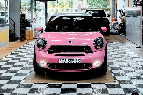 Một "em" Mini Cooper màu hồng ở Đaklak