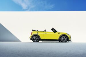 Thân xe nhỏ gọn của Mini Cooper Convertible