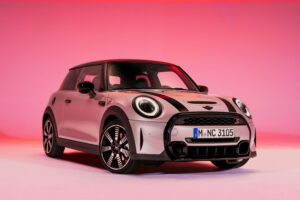 Mini Cooper màu hồng luôn là sự lựa chọn yêu thích của các chị em