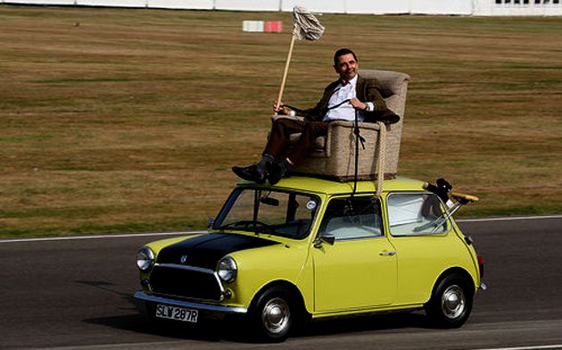 Cách lái xe Mini Cooper độc đáo của Mr. Bean